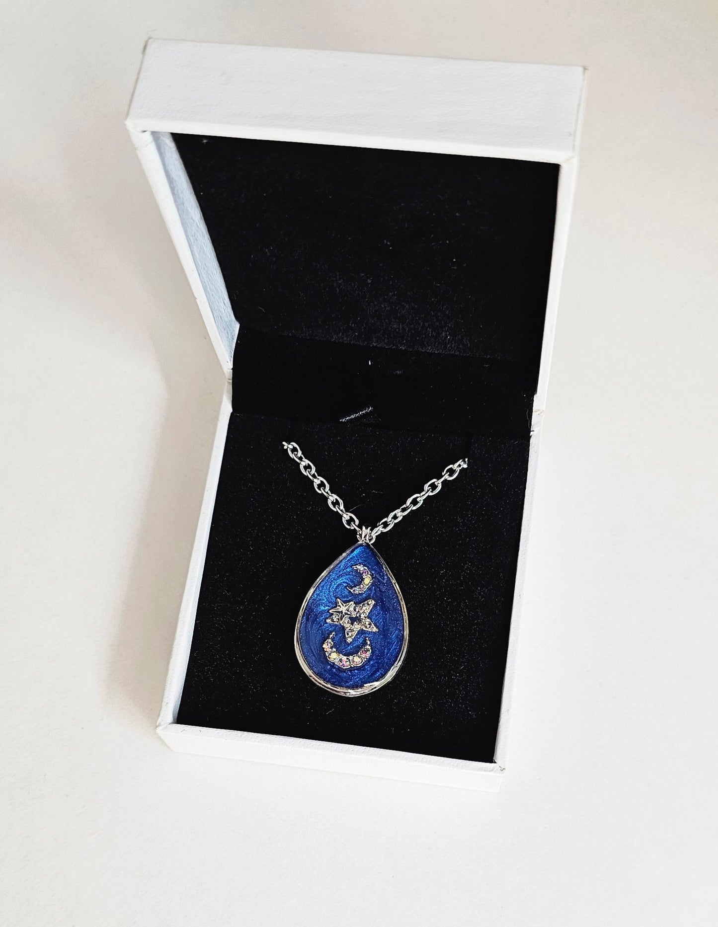 Teardrop necklace